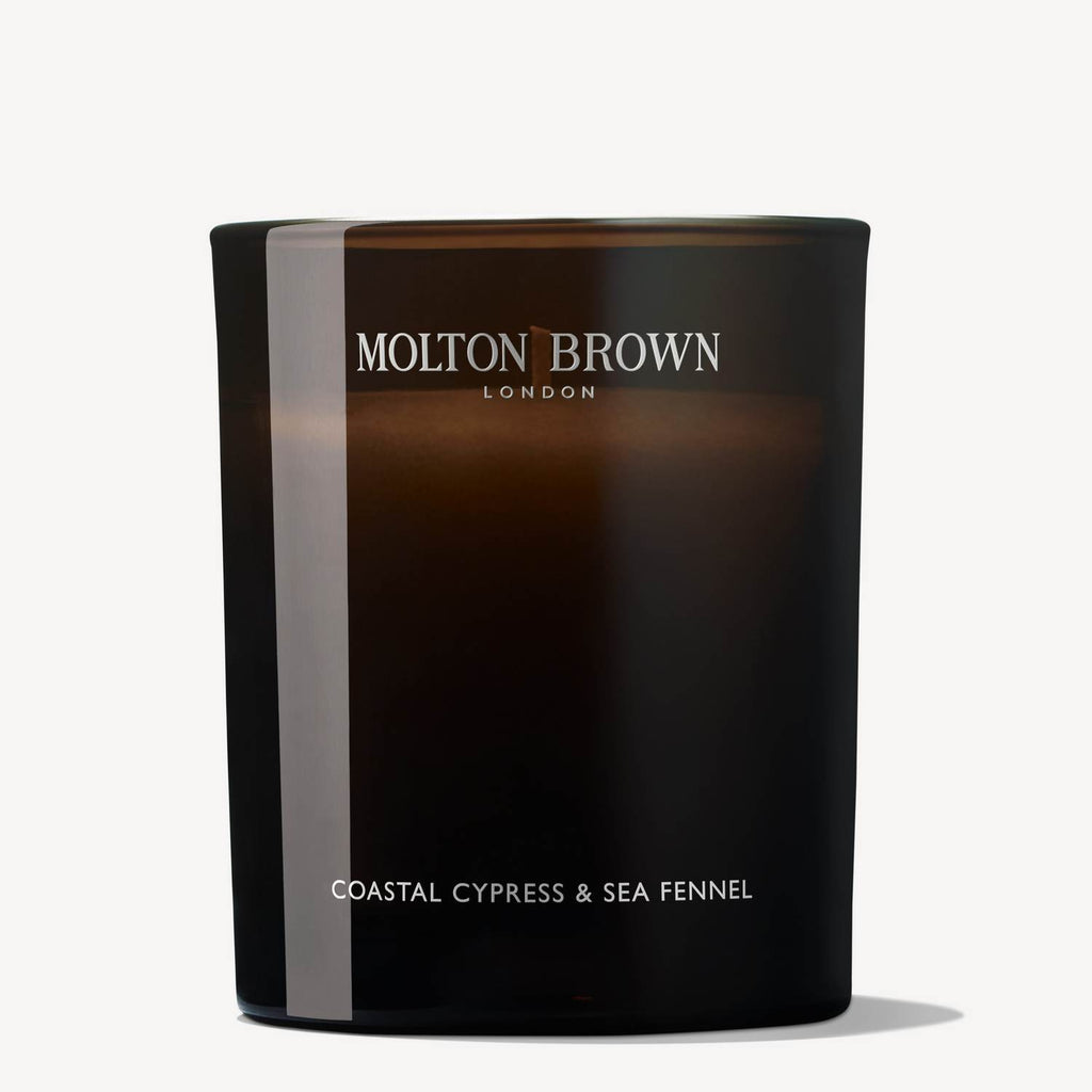 Hier können Sie Molton Brown Coastal Cypress & Sea Fennel Duftkerze kaufen - MoniQue Cosmetique Shop 