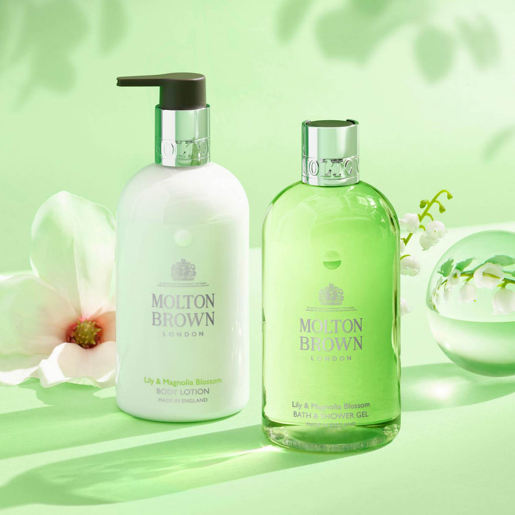 Hier können Sie Molton Brown Lily & Magnolia Blossom Duschbad kaufen - MoniQue Cosmetique Shop